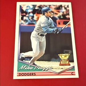 Topps Mike Piazza Baseball Card with Blue and White Gear